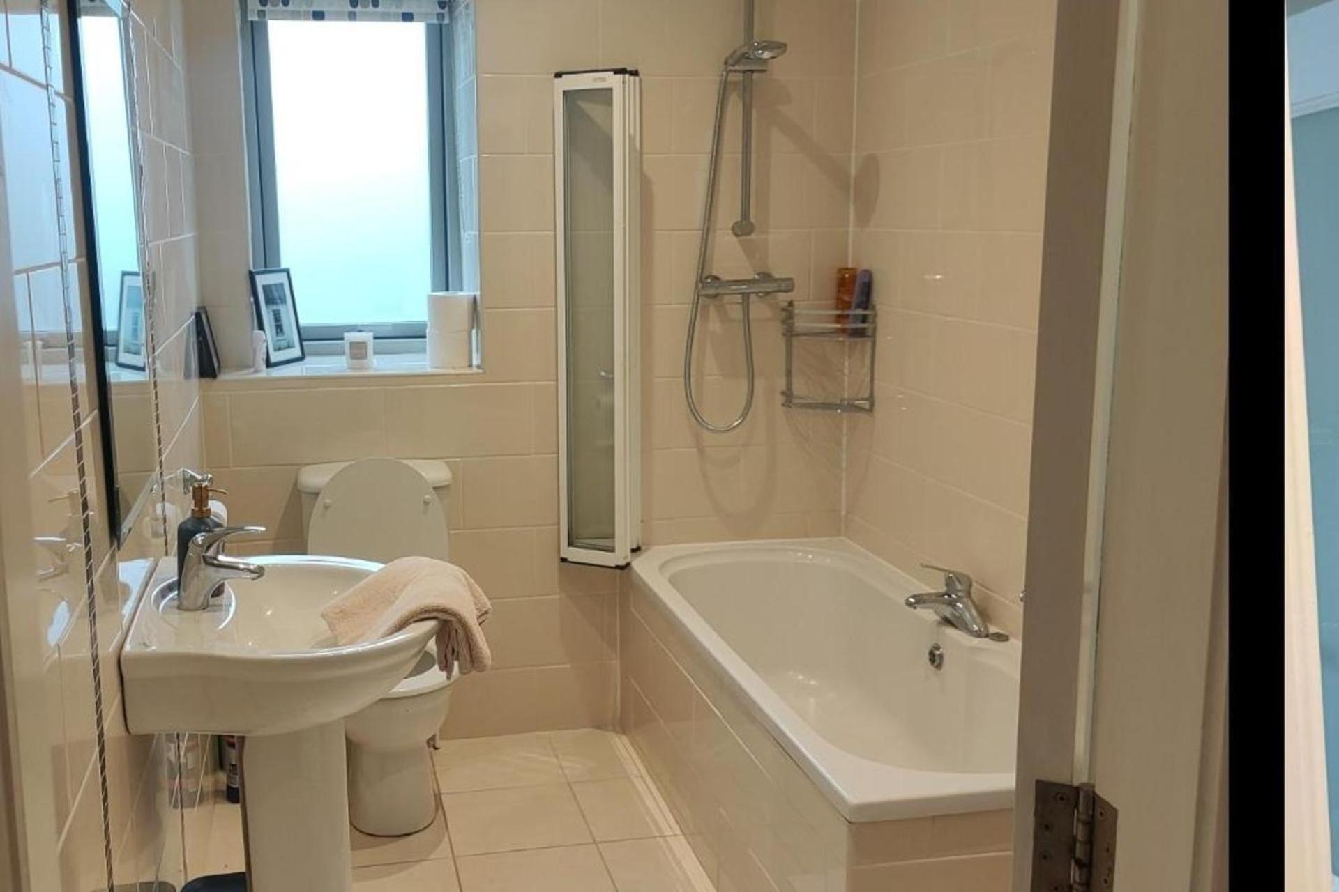 Cozy City Escape In Galway Exterior photo
